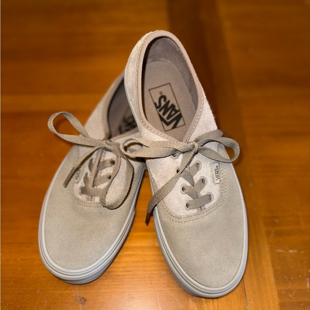 Vans Off The Wall Light Grey Lace Up Tennis Shoe Women’s 7.5 Suede Old School